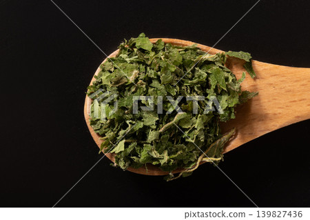 [Produced in Shimogo Town, Fukushima Prefecture] Dried leaves of the silver vine (Rana japonica) 139827436