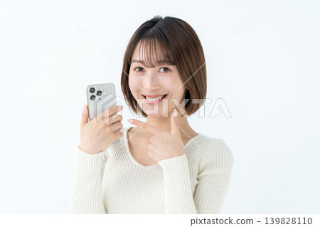 女性休閒智慧型手機 139828110