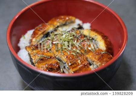 很棒的耐力鰻魚碗 很棒的耐力鰻魚碗 139828209