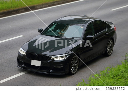 德國製造的黑色豪華轎車 德國製造的黑色豪華轎車 139828552