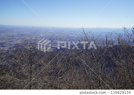 Climbing Mt. Mizusawa. View from the small peak between Ishibutsu-miharashi and the summit, Miharashidai-kusabozu. January 9, 2026. Climbing Mt. Mizusawa. View from the small peak between Ishibutsu-miharashi and the summit, Miharashidai-kusabozu. January 9, 2026. 139829134