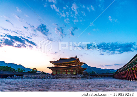 Seoul, South Korea - May. 14, 2026 : Illuminated Geunjeongjeon Hall in Gyeongbokgung Palace at night during blue hour, Seoul, South Korea Seoul, South Korea - May. 14, 2026 : Illuminated Geunjeongjeon Hall in Gyeongbokgung Palace at night during blue hour, Seoul, South Korea 139829288