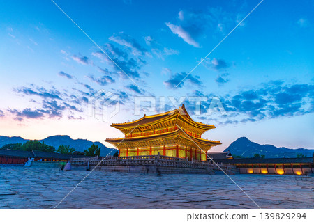 Seoul, South Korea - May. 14, 2026 : Illuminated Geunjeongjeon Hall in Gyeongbokgung Palace at night during blue hour, Seoul, South Korea Seoul, South Korea - May. 14, 2026 : Illuminated Geunjeongjeon Hall in Gyeongbokgung Palace at night during blue hour, Seoul, South Korea 139829294