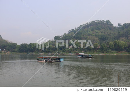 從湄公河渡輪上看到的景色 [寮國瑯勃拉邦] 139829559