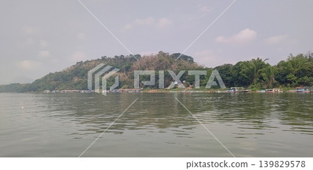 從湄公河渡輪上看到的景色 [寮國瑯勃拉邦] 139829578