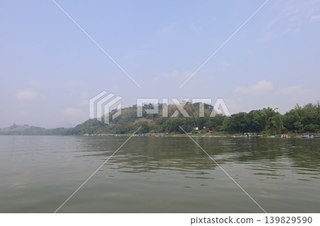 從湄公河渡輪上看到的景色 [寮國瑯勃拉邦] 139829590