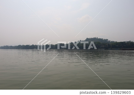 從湄公河渡輪上看到的景色 [寮國瑯勃拉邦] 139829603