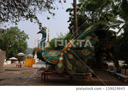 從香通寺(寮國瑯勃拉邦)寺院內眺望 從香通寺(寮國瑯勃拉邦)寺院內眺望 139829643