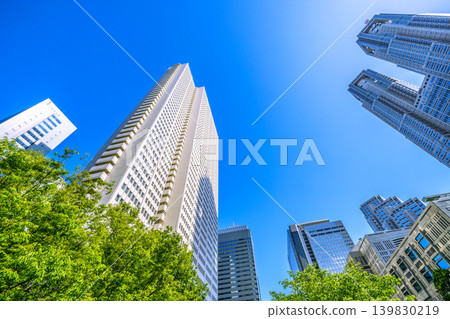 The urban landscape of Tokyo, Japan is unpleasant... A view of Shinjuku's business district, adorned with fresh greenery... = May 10th The urban landscape of Tokyo, Japan is unpleasant... A view of Shinjuku's business district, adorned with fresh greenery... = May 10th 139830219