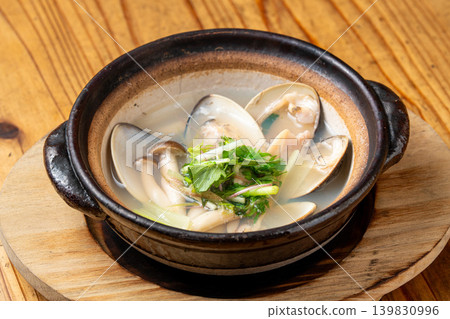 蛤蜊湯蒸料：一道日式蒸菜，充分展現了蛤蜊的鮮美滋味。 139830996
