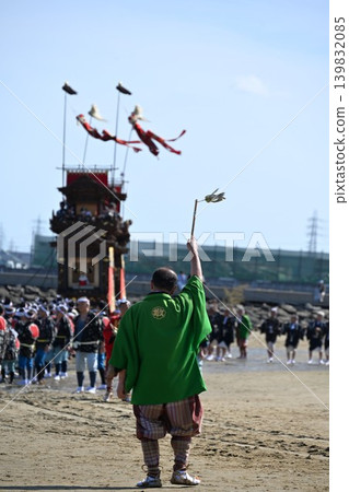 The procession of the floats at the Kamezaki Shiohi Festival in Aichi Prefecture The procession of the floats at the Kamezaki Shiohi Festival in Aichi Prefecture 139832085
