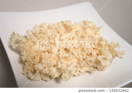 新鮮採摘的脆皮斯帕拉西斯 新鮮採摘的脆皮斯帕拉西斯 139832662