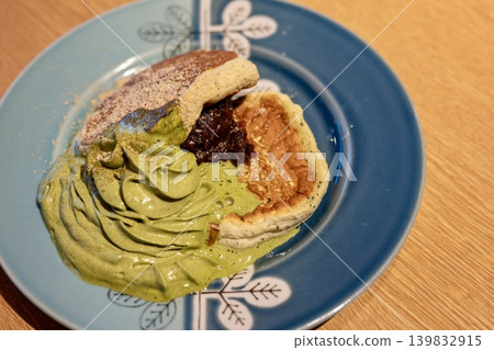 Matcha soufflé dorayaki Matcha soufflé dorayaki 139832915