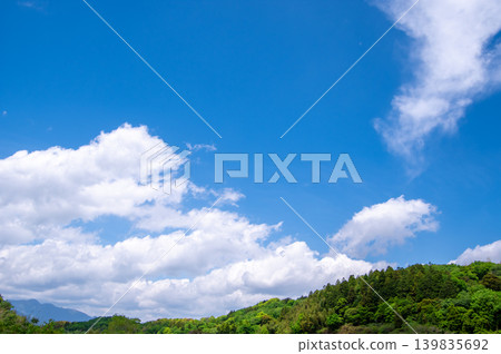 Blue sky and white clouds (background material) Blue sky and white clouds (background material) 139835692