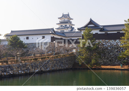 今治城,日本百大城堡之一,位於愛媛郡今治市,冬季景色。 今治城,日本百大城堡之一,位於愛媛郡今治市,冬季景色。 139836057