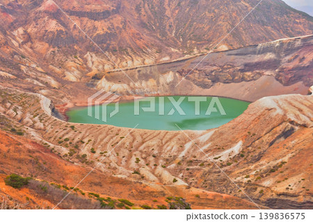 I took a photo of the Okama crater lake in Zao from the walking path. I took a photo of the Okama crater lake in Zao from the walking path. 139836575