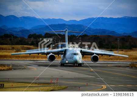 The purpose of development is to foster technology in the domestic aviation industry... Domestic large transport aircraft [C-2] at Miho base 139836615