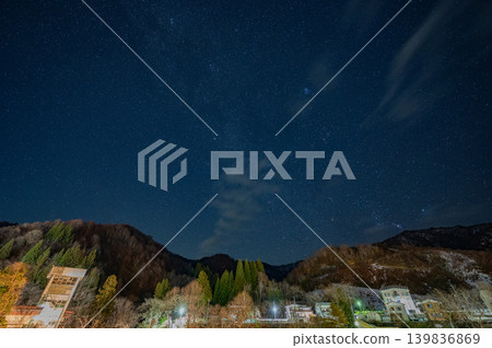 奧田岷 - 午夜的山巒和山谷,以及無數繁星(新潟縣 - 星空) 奧田岷 - 午夜的山巒和山谷,以及無數繁星(新潟縣 - 星空) 139836869