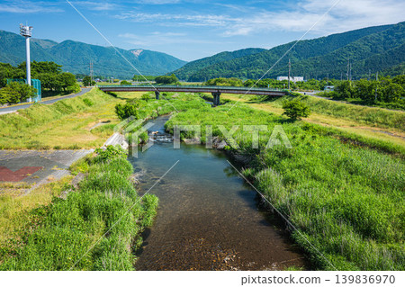 The clear waters of the Chinai River flowing through the rural area of Lake Biwa, Makino-cho, Takashima City, Shiga Prefecture The clear waters of the Chinai River flowing through the rural area of Lake Biwa, Makino-cho, Takashima City, Shiga Prefecture 139836970
