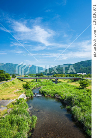 The clear waters of the Chinai River flowing through the rural area of Lake Biwa, Makino-cho, Takashima City, Shiga Prefecture 139836971