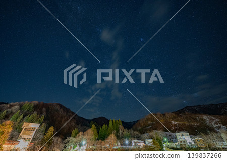 A mountain village in Okutadami and the winter night sky (Niigata Prefecture, astrophotography) A mountain village in Okutadami and the winter night sky (Niigata Prefecture, astrophotography) 139837266