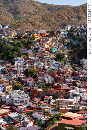 Streetscape and colorful houses of Guanajuato, Mexico 139838042
