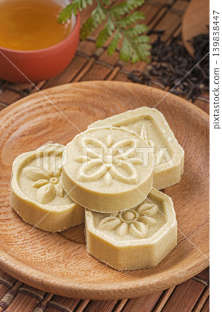 Bean paste cake   139838447