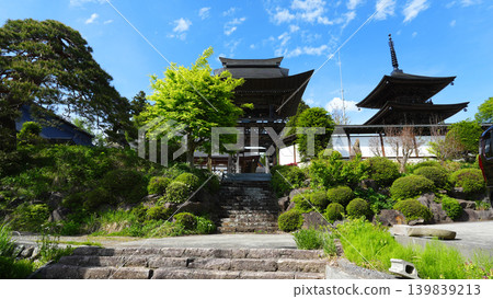 Kōzan-ji Temple, the "Temple in the Sky," Nagano Prefecture 139839213