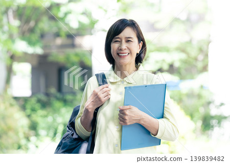 長期護理人員女性 139839482