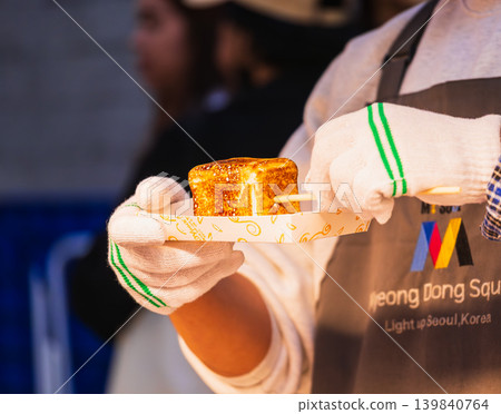 Roasted marshmallows, a street food dessert in Myeongdong, Seoul. 139840764