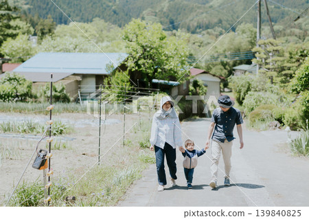 鄉村生活、為養育子女而搬遷、務農、農業 鄉村生活、為養育子女而搬遷、務農、農業 139840825