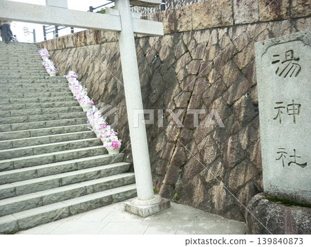 友神社,位於道後溫泉附近。 友神社,位於道後溫泉附近。 139840873