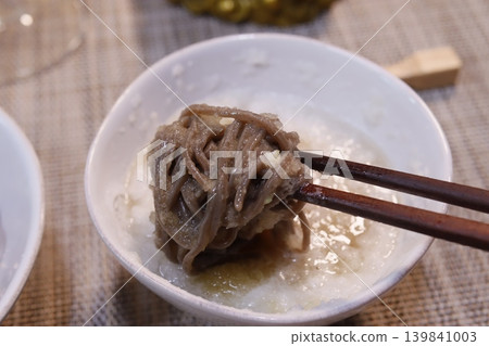 Steamed Dumpling with Soup in White Bowl Steamed Dumpling with Soup in White Bowl 139841003