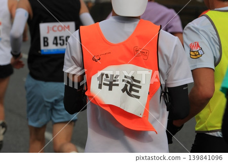 為視障跑者提供引導跑服務 為視障跑者提供引導跑服務 139841096