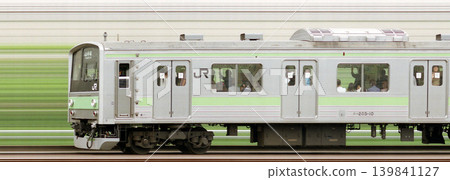 一張山手線第 10 列通勤列車 205 系首節車廂縫隙的照片。 一張山手線第 10 列通勤列車 205 系首節車廂縫隙的照片。 139841127