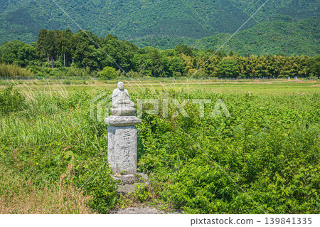 A roadside Buddha statue nestled in the rural area of Oku-Biwako, Makino-cho, Takashima City, Shiga Prefecture A roadside Buddha statue nestled in the rural area of Oku-Biwako, Makino-cho, Takashima City, Shiga Prefecture 139841335