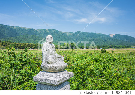 A roadside Buddha statue nestled in the rural area of Oku-Biwako, Makino-cho, Takashima City, Shiga Prefecture A roadside Buddha statue nestled in the rural area of Oku-Biwako, Makino-cho, Takashima City, Shiga Prefecture 139841341