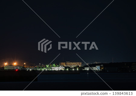 從田原市（愛知縣）眺望三河灣對岸的豐川市夜景 139843613