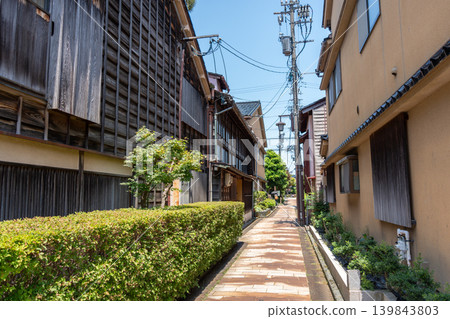 Traditional wooden alleys in Higashi-chaya, Kanazawa, Japan Traditional wooden alleys in Higashi-chaya, Kanazawa, Japan 139843803