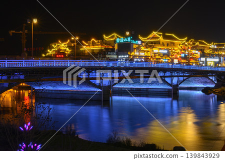 Night view of the bridge over the Suoxi River and the lights of the night city in Zhangjajie, China Night view of the bridge over the Suoxi River and the lights of the night city in Zhangjajie, China 139843929