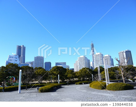 濱水公園上空晴空萬裡 139844038