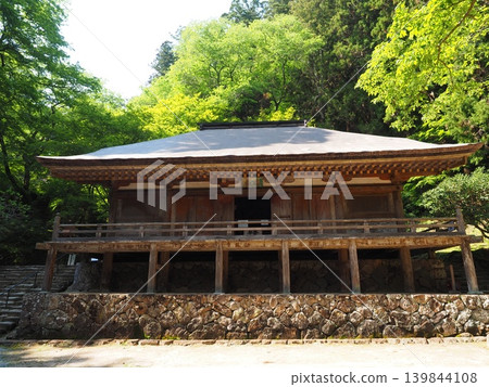 A treasure that tells the history of the Women's Koyasan. A solemn wooden building illuminated by the soft sunlight of early summer. A treasure that tells the history of the Women's Koyasan. A solemn wooden building illuminated by the soft sunlight of early summer. 139844108
