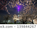 東京晴空塔和墨田公園的夜色櫻花 139844267