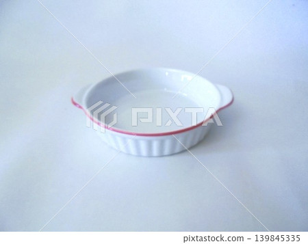Ceramic gratin dish 139845335