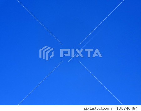 Airplane Trace in the Deep Blue Sky 139846464