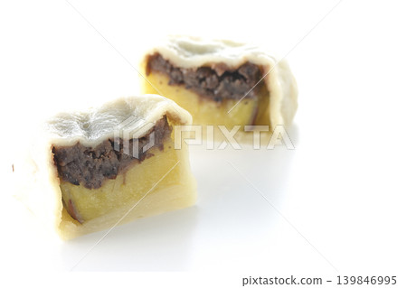 以白色背景拍攝的伊基納裡團子 以白色背景拍攝的伊基納裡團子 139846995