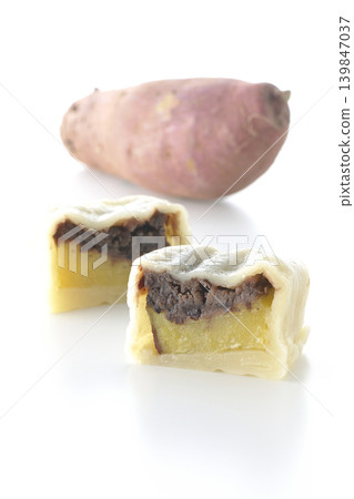 I photographed Ikinari Dango and sweet potatoes against a white background. I photographed Ikinari Dango and sweet potatoes against a white background. 139847037