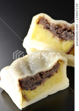 以黑色為背景的伊基納裡團子照片 以黑色為背景的伊基納裡團子照片 139847239