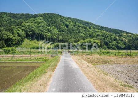 滋賀縣高島市牧野町奧琵琶湖寧靜的鄉村景色 滋賀縣高島市牧野町奧琵琶湖寧靜的鄉村景色 139848113