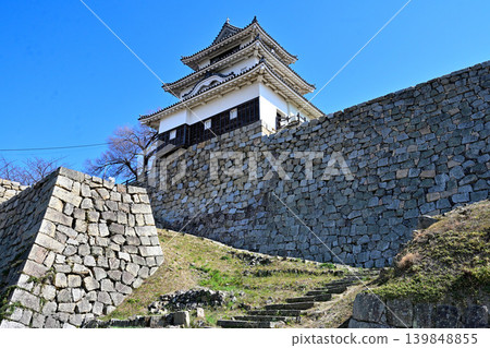 The appearance of the stone walls and turrets of Marugame Castle in Sanuki Province. The appearance of the stone walls and turrets of Marugame Castle in Sanuki Province. 139848855
